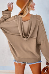 Sudadera con capucha de manga larga con costuras expuestas