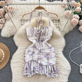 Kurzes, unregelmäßig bedrucktes, gerüschtes Chiffon-Ferienkleid