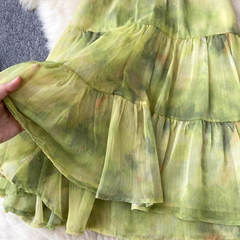 Neckholder-Kleid aus Chiffon mit Blütenmuster im Sommerurlaubsstil