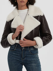 Chaqueta corta de felpa con cuello y mangas largas