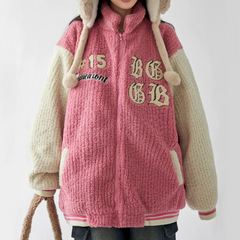 Süßer, warmer Plüschmantel