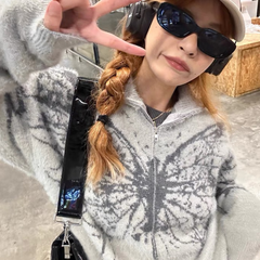 Suéter de mariposa pintado a mano