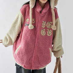 Süßer, warmer Plüschmantel