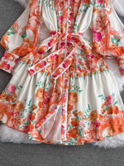 Kleid mit langen Ärmeln und A-Linien-Print im Laternen-Revers