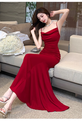 Rotes langes Kleid