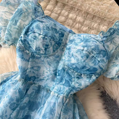 Kleid mit Puffärmeln und Blumenmuster