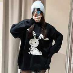 Süßer Pullover mit Häschenmotiv