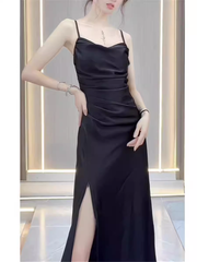 Schwarzes Kleid mit Spaghettiträgern
