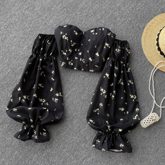 Top corto con estampado floral