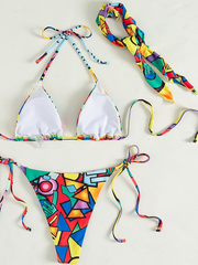 Conjunto de bikini de tres piezas con estampado geométrico