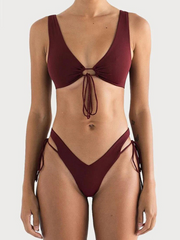 Das zweiteilige Bikini-Set