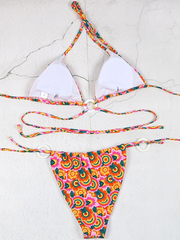 El bikini de verano con tiras y bandage