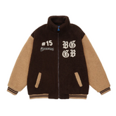 Süßer, warmer Plüschmantel