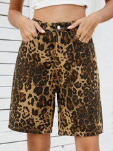 Pantalones cortos vaqueros de cintura alta con estampado de leopardo