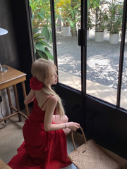 Rotes Strapskleid für Damen im Sommer