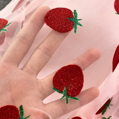 Erdbeer-Sommerkleid aus Tüll mit V-Ausschnitt