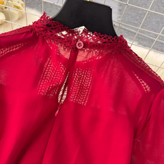 Kleid mit Rollkragen, Puffärmeln und gepressten Falten