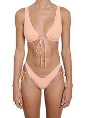 Das zweiteilige Bikini-Set