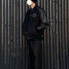 Lockere Baseballjacke in Übergröße