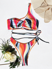 Dreiteiliges Bikini-Set mit Wellenstreifen-Print