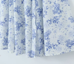 Mittellanges Unterkleid mit blauem und weißem Porzellan-Print