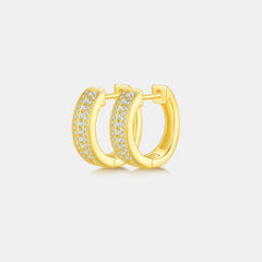 Pendientes Huggie de plata de ley 925 con moissanita