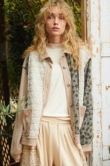 Chaqueta acolchada con botones y costuras expuestas en leopardo de POL