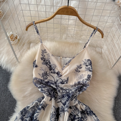 A-Linien-Urlaubskleid mit V-Ausschnitt