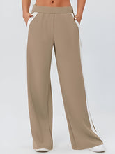 Hose mit weitem Bein und seitlichen Streifen