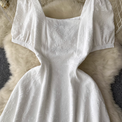 Sommerkleid für Damen mit eckigem Kragen und Puffärmeln