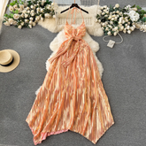 Unregelmäßiges rückenfreies Neckholderkleid