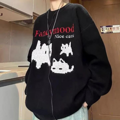 Süßer Strickpullover mit Katze