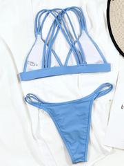 Bikini con escote en V profundo y espalda cruzada