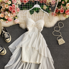 Sommerkleid mit hohen und tiefen Trägern