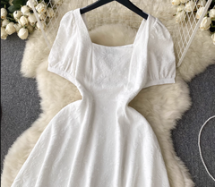 Sommerkleid für Damen mit eckigem Kragen und Puffärmeln