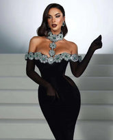 gloves, luxurious diamond studded hanging bag, hip bandage dress, high-end red carpet party dress