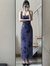 Lila geblümtes Strapskleid Sommer