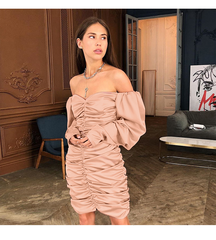 Schulterfreies, plissiertes Langarm-Wickelkleid, Sommerkleid, lässig