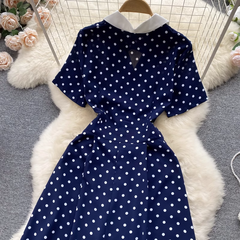 Sommerkleid mit V-Ausschnitt und Polka Dots