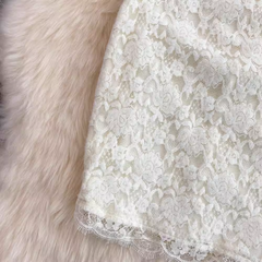 Ärmelloses Slim Fit Neckholder-Rückenkleid aus Spitze