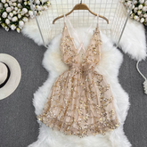 Rückenfreies A-Linien-Kleid mit tiefem V-Ausschnitt