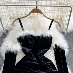 Modisches, figurbetontes Weihnachtskleid mit pelzigem Patchwork und Ärmeln