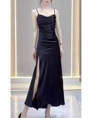 Schwarzes Kleid mit Spaghettiträgern