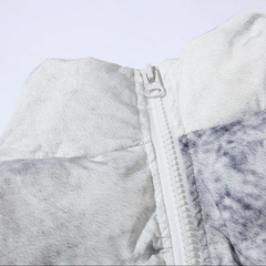 Abrigo con letras de graffiti de hip hop