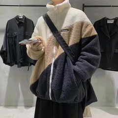 Klassischer Mantel aus gespleißter Lammwolle