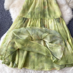 Neckholder-Kleid aus Chiffon mit Blütenmuster im Sommerurlaubsstil