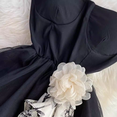 Schwarzes Minikleid in A-Linie