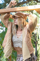 Chaqueta de punto trenzado con botones y parches acolchados