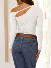 Langärmliges T-Shirt mit Cut-Out und asymmetrischem Ausschnitt