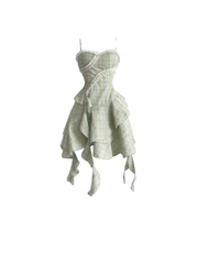 Vestido irregular con top de tubo y diseño floral en color verde menta